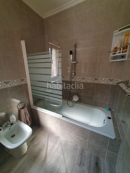 Foto dde4b7d1-a77c-49a4-b3af-65d7d000e257. Casa amb calefacció aparcament a Candamo