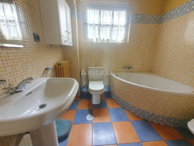 Foto 80568e6f-43de-41c3-8f7a-8e0f65e81001. Casa amb aparcament a Pravia