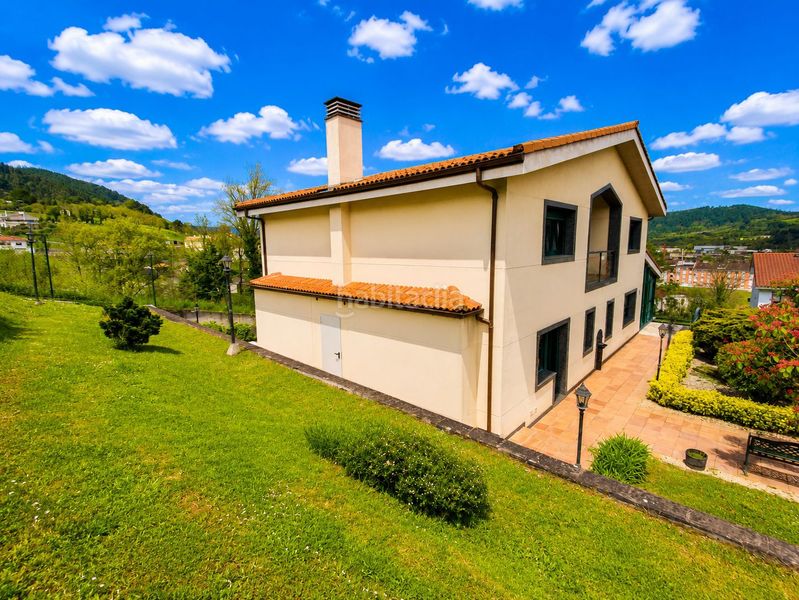 Foto 148a68c3-991d-4aa9-9386-44363d6c9aa2. Casa amb calefacció aparcament a Grado
