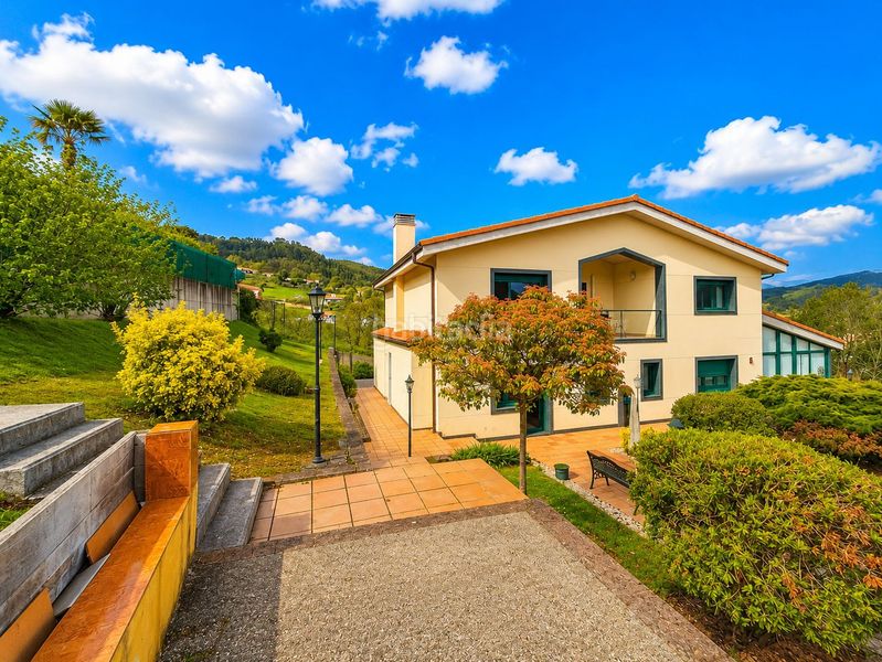 Foto a39d6178-7313-47b7-b1bc-d3d1cd12102e. Casa amb calefacció aparcament a Grado