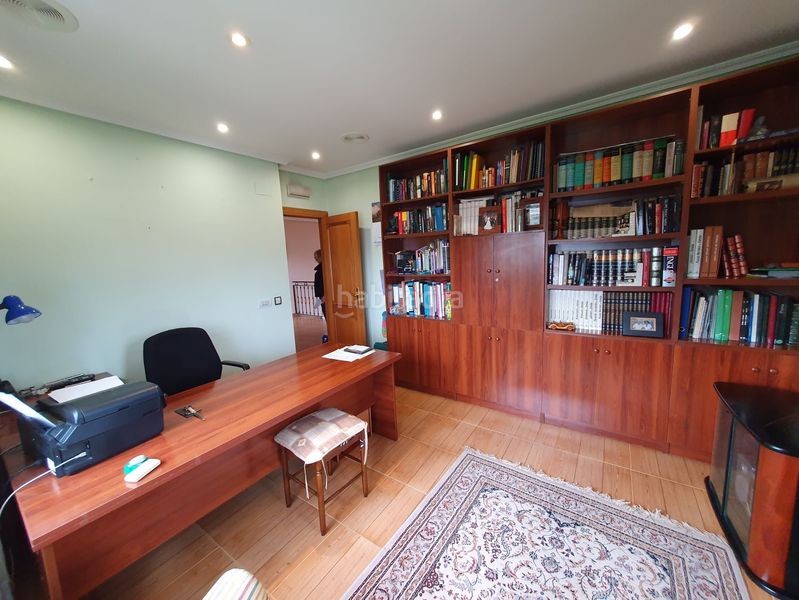 Foto b2d5c99d-a642-4745-8da4-5a27445e814d. Casa amb calefacció aparcament a Grado