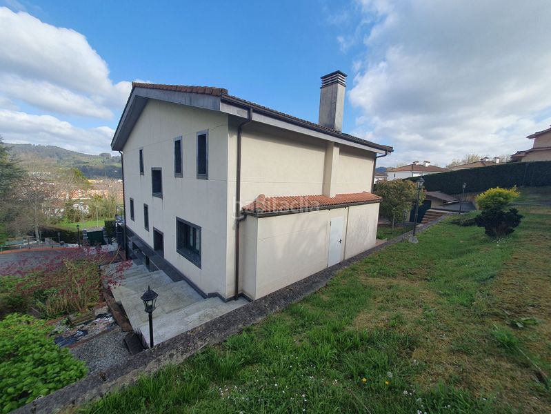 Foto da9ae66b-022c-45a7-a6cc-491187849e27. Casa amb calefacció aparcament a Grado