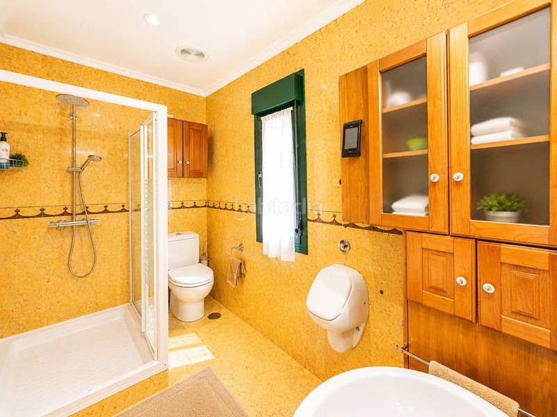 Foto e78cd112-a2c9-41c6-9ff6-a8bd26bc523d. Casa amb calefacció aparcament a Grado