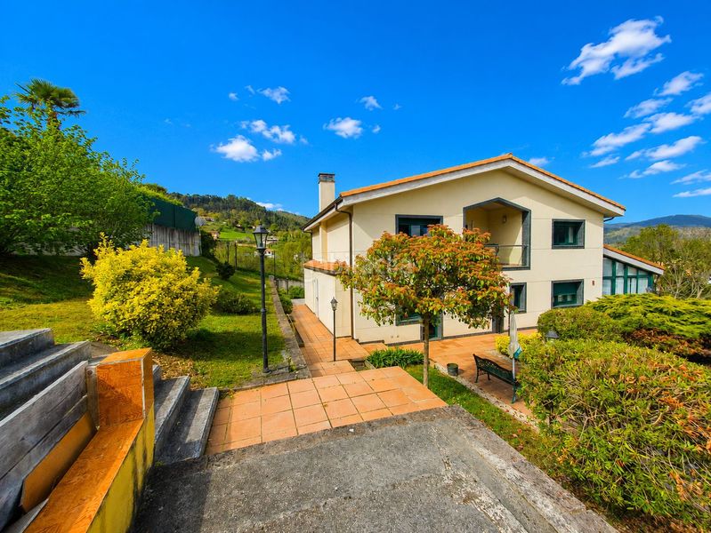 Foto f5d0fa00-cda9-4d8f-b4f1-a27813508a95. Casa amb calefacció aparcament a Grado