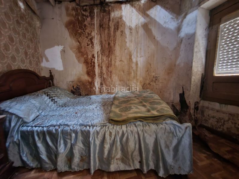 Foto 5ac6b9ef-ccc2-4045-bf6b-b5e4ec136a92. Casa amb aparcament a Candamo