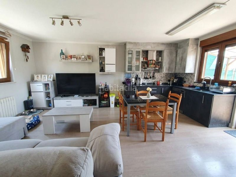 Foto edca3fe9-4ba8-460a-8cca-a66efd2eeee6. Casa amb calefacció aparcament a Grado