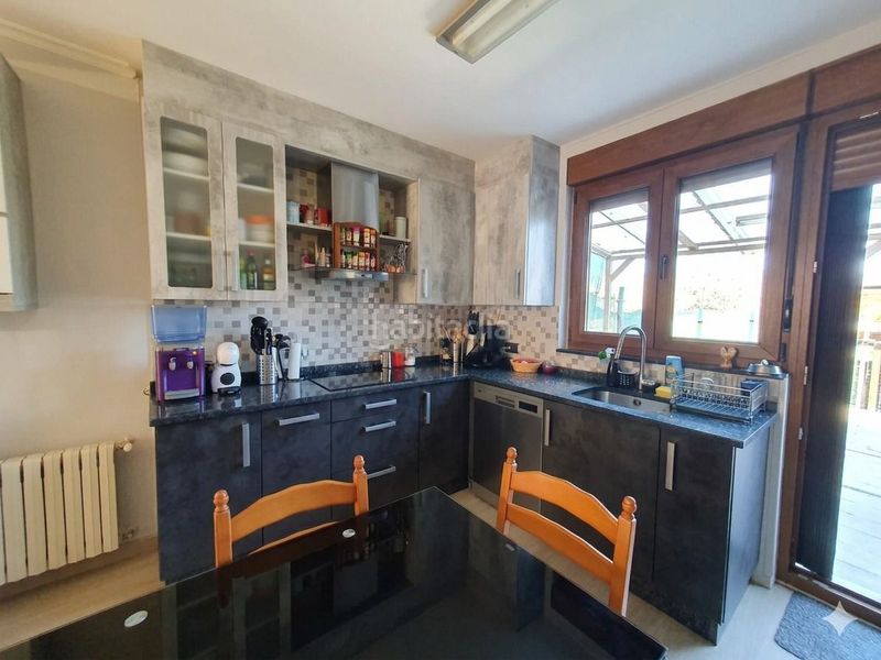 Foto f0d7cb75-fe67-419b-8784-18e6bf988790. Casa amb calefacció aparcament a Grado