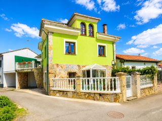 Chalet in Grado. Chalet en venta en grado, 4 dormitorios.