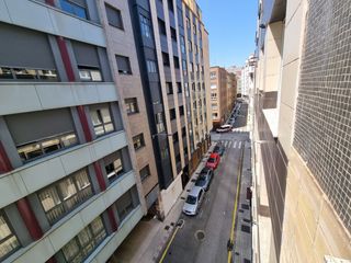 Etagenwohnung in Centro. Piso en venta en gijón, 3 dormitorios.