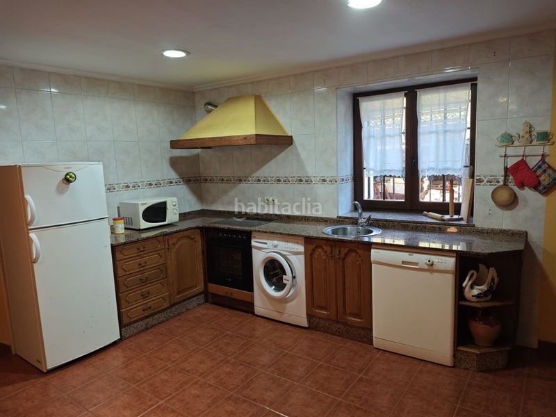 Foto e6b343fc-5df6-4107-a479-9795421395ba. Casa amb calefacció aparcament a Salas
