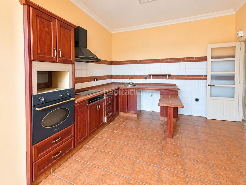 Foto f3444773-332c-44b9-bfab-051de40c9f14. Casa amb calefacció aparcament a Pravia