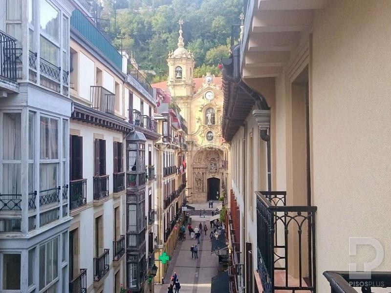 Foto 7d44de33-f7b2-4683-90c8-cadf7e7738e3. Alquiler apartamento en kale nagusia 12 alquiler temporal en plena Parte Vieja donostiarra en Donostia - San Sebastián