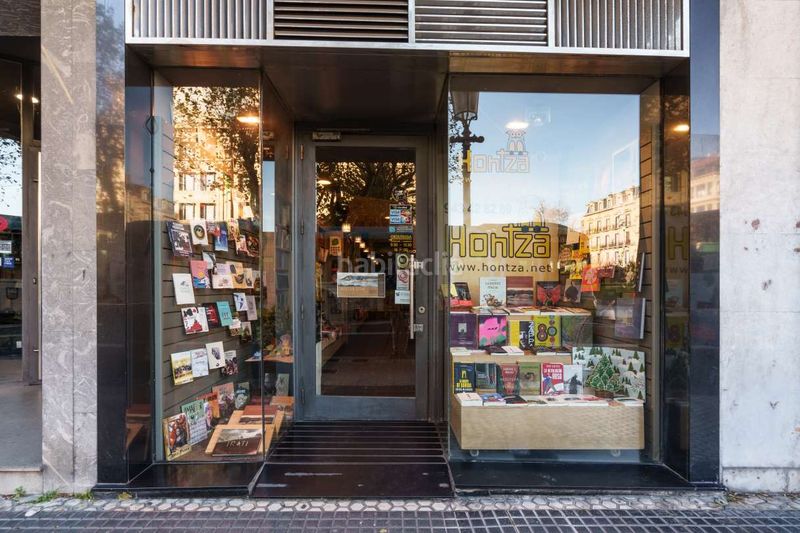 Foto bfe02894-2e36-4215-a378-6e425d2f4734. Local comercial a Área Romántica Donostia - San Sebastián
