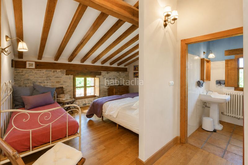 Foto 0a06d372-a845-4d96-9488-beb773e7d73a. Casa amb calefacció aparcament a Ayala / Aiara
