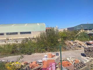 Terreny residencial a Derio. Se vende terreno industrial con forma de \"l\" en su totalidad a