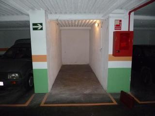 Parking coche en Centro-Ariz-Uribarri. Se vende parcela de garaje abierta para moto de 7 metros cuadrad
