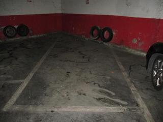 Parking coche en Kalero-Basozelai. Se vende parcela de garaje amplia para coche grande, cerca del a