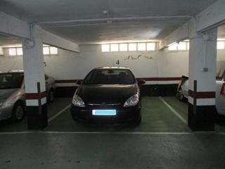 Parking coche en Kalero-Basozelai. Parcela de garaje abierta en venta en basozelai para coche grand