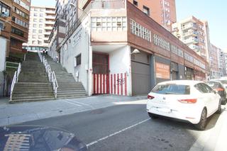Parking coche en Kalero-Basozelai. Parcela abierta para coche grande en la zona de los burros.
med