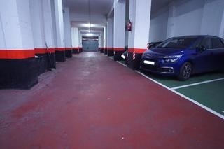 Parking coche en Urbi. Se vende parcela de garaje abierta en urbi, con lavadero y servi
