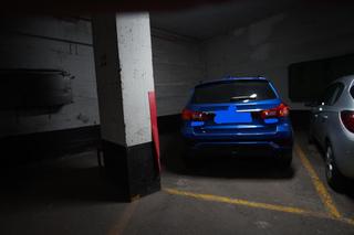 Parking coche en Centro-Ariz-Uribarri. Parcela de garaje para coche grande  en venta en basauri-ariz.
