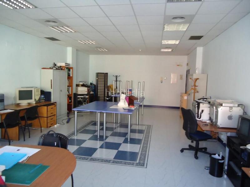 Foto ee9b2ea9-d469-4576-bb94-7c81ade831b2. Oficina se vende oficina cerca del metro en bolueta. despacho totalmente preparado para iniciar cualquier actividad. la oficina tiene 62 m en Bilbao