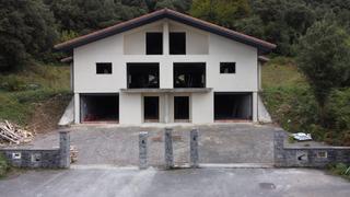 Casa a Dima. Se vende chalet bifamiliar en dima