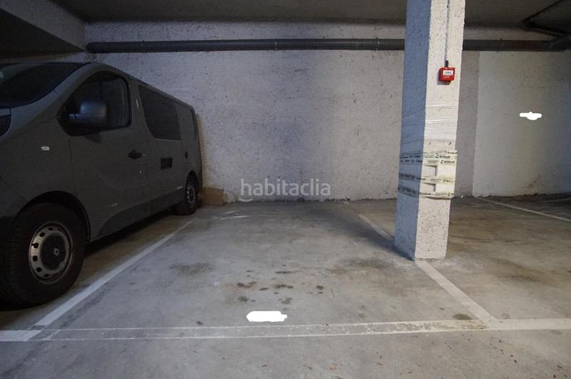 Foto c09350cf-ff2d-4236-837b-6ee4fb233c6e. Parking voiture dans San Miguel Basauri