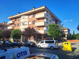Pis  Basauri kalea. Exclusiva piso de 3 habitaciones 2 baños con garaje y trastero