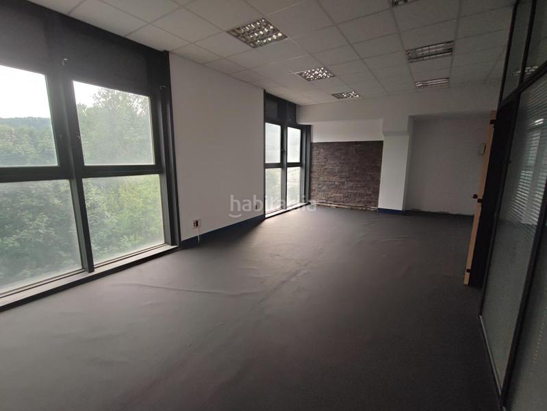 Foto 3d6d4784-443f-44da-8a5a-27ee3ef4d235. Rent office space in artunduaga kalea 2 in Urbi Basauri