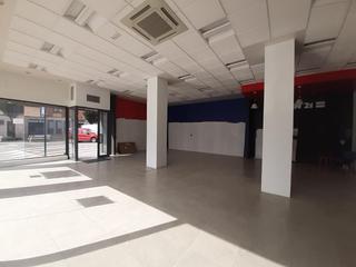 Alquiler Local Comercial en Derio. Local en alquiler en derio, consta de 121 m2 construidos con 4 m