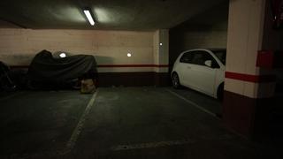 Parking coche en Kalero-Basozelai. Exclusiva , buena parcela de garaje abierta en venta en la zona