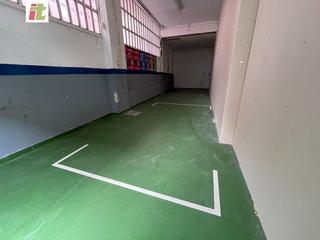 Lloguer Aparcament cotxe a Sopelana. Garaje cerrado amplio para dos coches o furgoneta