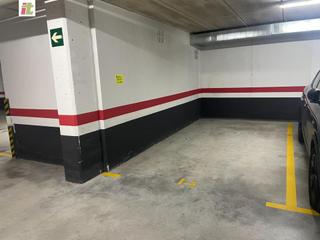 Lloguer Aparcament cotxe a Urduliz. Alquiler de plazas de garaje y plazas de garaje más trastero.