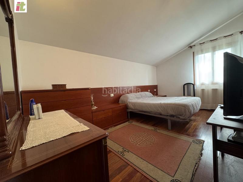 Foto e64d9347-069f-4fc9-94cb-a8a01db5f0ee. Casa pareada bonito bifamiliar en el centro . en Urduliz