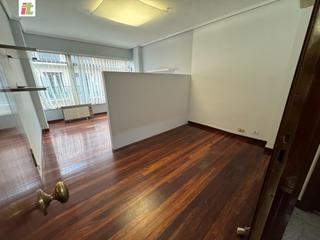 Rent Office space in Centro-Puerto Viejo. Oficina en el centro de algorta, da a la calle principal, lo que
