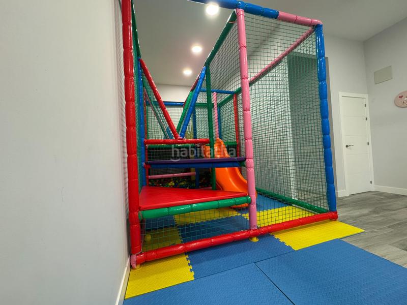 Foto 3a84dd2b-5450-44f6-a6dd-0ff2a9d4f6a9. Location local commercial dans Urduliz