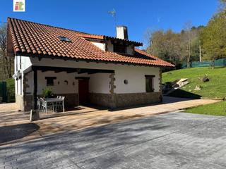 Xalet a Berango. Precioso baserri reformado integralmente hace 34 años con muchas