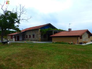 Lloguer Casa aparellada a Laukiz. Caserio compartido con el dueño, pero separado internamente.