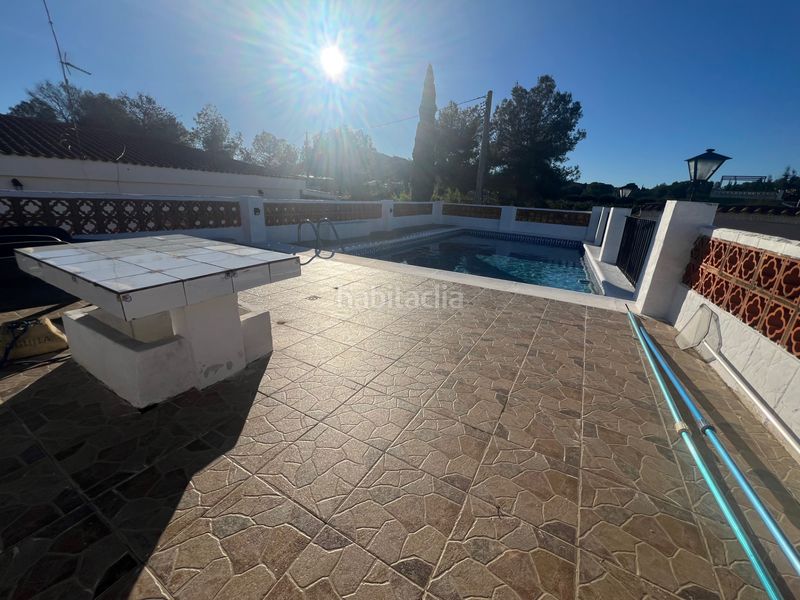 Foto b712ace3-a387-48d0-b251-395a8954860c. Xalet amb xemeneia calefacció aparcament piscina a Vilamarxant
