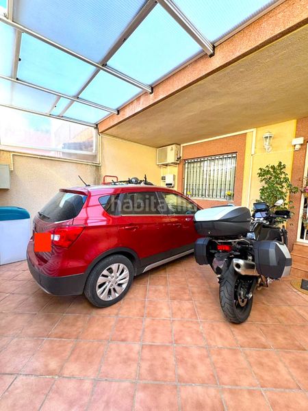 Foto 404babf9-c99f-4a8f-91e3-611b29e23da1. Casa adosada en el pueblo, de dos plantas con terrazas garaje y trastero en Vilamarxant