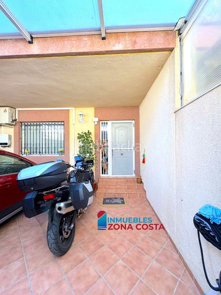 Foto 4447c86b-fc82-483c-bc74-0ec15e523b89. Casa adosada en el pueblo, de dos plantas con terrazas garaje y trastero en Vilamarxant