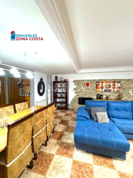 Foto 960784f4-395d-4fb3-a2bd-fa3d6dbaf77b. Casa adosada en el pueblo, de dos plantas con terrazas garaje y trastero en Vilamarxant