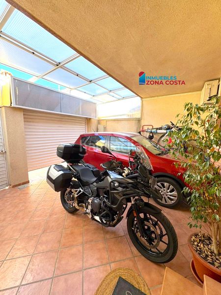 Foto a2128ef6-f870-4382-8054-ced51b2a09c0. Casa adosada en el pueblo, de dos plantas con terrazas garaje y trastero en Vilamarxant