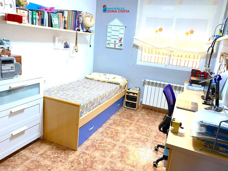 Foto e70fefea-9da5-4bd4-9e77-fc555f8e9487. Casa adosada en el pueblo, de dos plantas con terrazas garaje y trastero en Vilamarxant