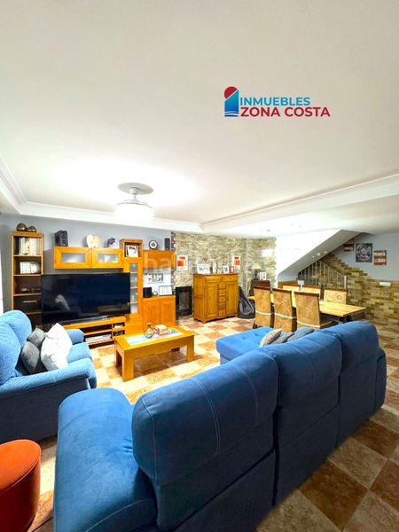 Foto ee24bc6c-7472-4445-946c-f1ba4b79255e. Casa adosada en el pueblo, de dos plantas con terrazas garaje y trastero en Vilamarxant