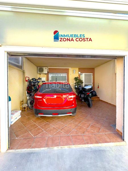 Foto f1423297-ef96-43b0-8c54-929d8daad1b5. Casa adosada en el pueblo, de dos plantas con terrazas garaje y trastero en Vilamarxant