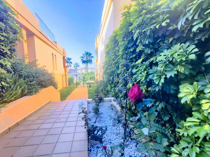 Foto ee46db5f-4936-4e30-9add-1904a9d84fd3. Flat with pool in El Faro de Calaburra - Chaparral Mijas