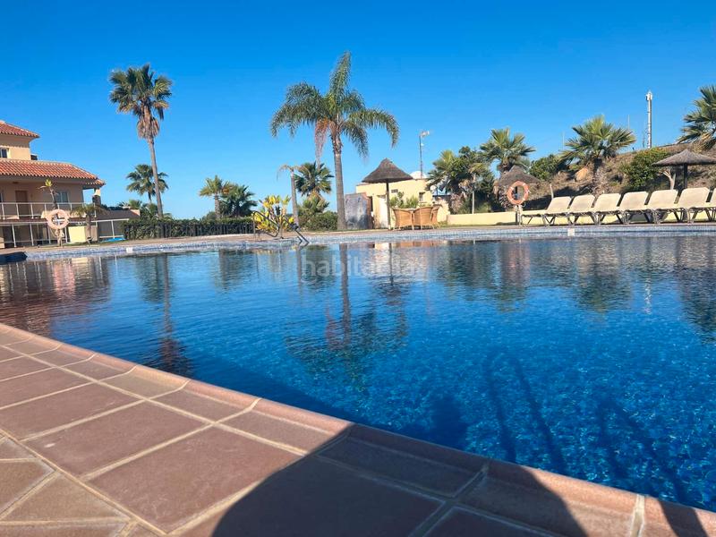 Foto 11ce8e81-9960-4f58-a0cc-f914e69a0360. Pis amb piscina a El Faro de Calaburra - Chaparral Mijas