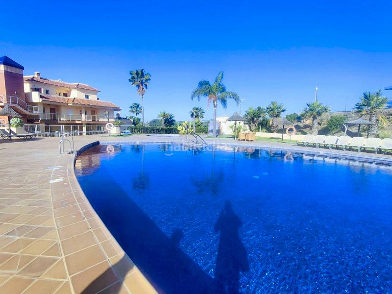 Foto 5b3aa54c-70e2-48e3-9c14-732d120d398c. Pis amb piscina a El Faro de Calaburra - Chaparral Mijas